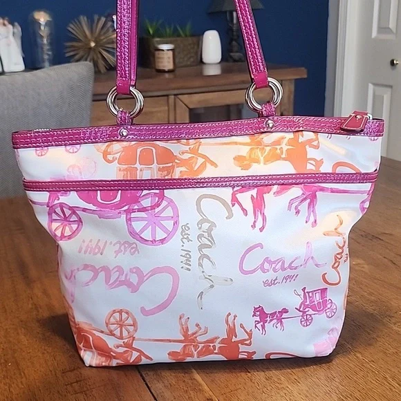 Coach Horse and Carriage Pink 1941 Shoulder Bag - Picture 3 of 16